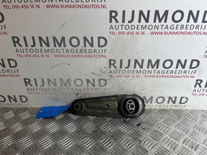 Engine mount from a Mercedes-Benz Citan (415.6) 1.5 109 CDI 2015