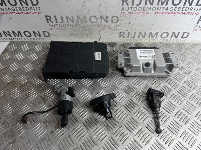 Used Ignition lock + computer Citroen C4 Coupé (LA) 2.0 16V Price on request offered by Autodemontage Rijnmond BV