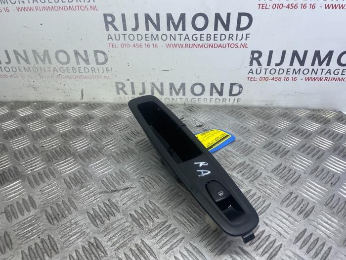 Usados Interruptor de ventanilla eléctrica Renault Kadjar (RFEH) 1.2 Energy TCE 130 Precio € 24,20 IVA incluido ofrecido por Autodemontage Rijnmond BV