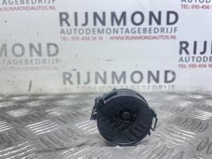Usados Sensor de lluvia Renault Kadjar (RFEH) 1.2 Energy TCE 130 Precio € 18,15 IVA incluido ofrecido por Autodemontage Rijnmond BV