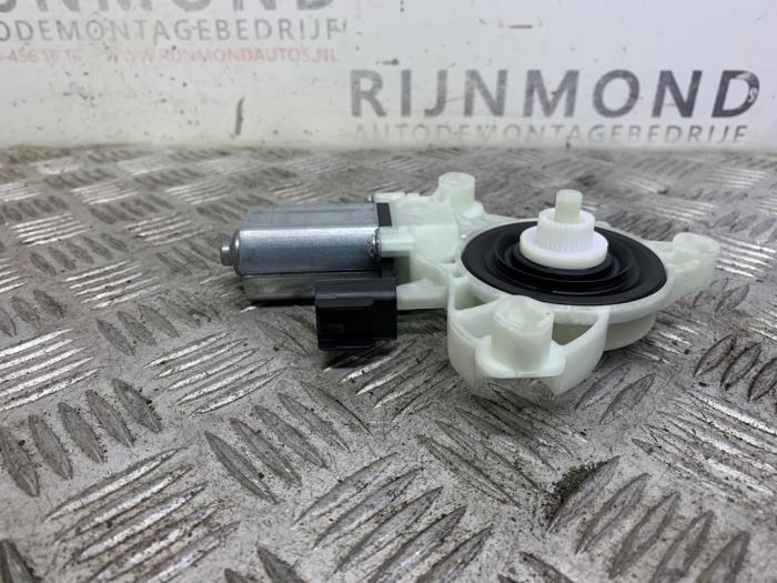 Usados Motor de ventanilla de puerta Ford Fiesta 7 1.0 EcoBoost 12V Precio € 30,25 IVA incluido ofrecido por Autodemontage Rijnmond BV
