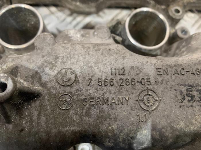 Ventildeckel van een BMW X6M (E71/72) 4.4i V8 Turbo 32V 2009
