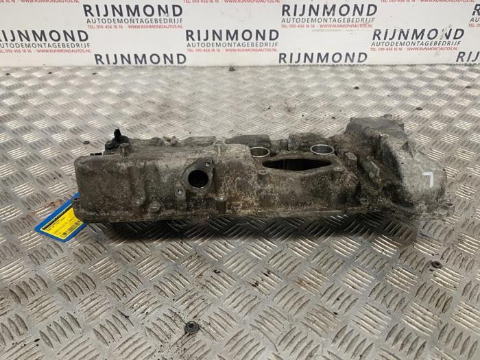 Ventildeckel van een BMW X6M (E71/72) 4.4i V8 Turbo 32V 2009