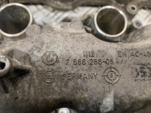 Ventildeckel van een BMW X6M (E71/72) 4.4i V8 Turbo 32V 2009
