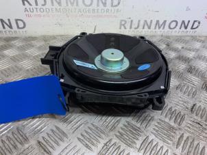 Used Subwoofer BMW X6 (E71/72) M turbo 4.4i V8 32V Price € 72,60 Inclusive VAT offered by Autodemontage Rijnmond BV