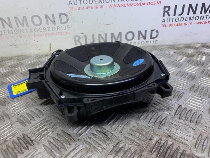 Używane Subwoofer BMW X6M (E71/72) 4.4i V8 Turbo 32V Cena € 72,60 Z VAT oferowane przez Autodemontage Rijnmond BV