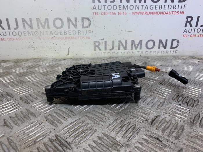 Door soft close latching motor
