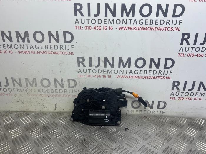 Door soft close latching motor