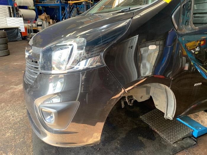 Face avant d'un Opel Vivaro 1.6 CDTI BiTurbo 120 2015