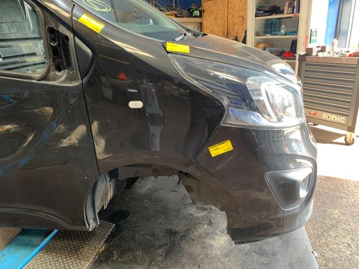 Face avant d'un Opel Vivaro 1.6 CDTI BiTurbo 120 2015