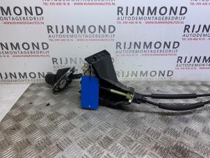 Used Gearbox shift cable Opel Vivaro 1.6 CDTI BiTurbo 120 Price on request offered by Autodemontage Rijnmond BV