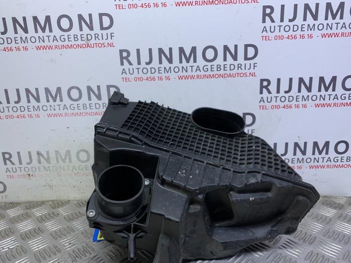Begagnade Luftfilterhus Renault Clio IV (5R) 0.9 Energy TCE 90 12V Pris € 30,25 Inklusive moms erbjuds av Autodemontage Rijnmond BV
