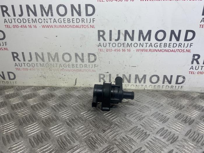 Begagnade Extra vattenpump Audi A5 Cabrio (8F7) 2.0 TFSI 16V Pris på förfrågan erbjuds av Autodemontage Rijnmond BV