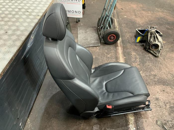 Seat, left from a Audi TT Roadster (8J9) 2.0 TFSI 16V 2009