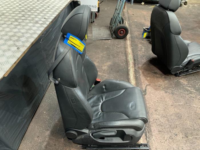 Begagnade Säte, höger Audi TT Roadster (8J9) 2.0 TFSI 16V Pris € 150,00 Marginaltabell erbjuds av Autodemontage Rijnmond BV