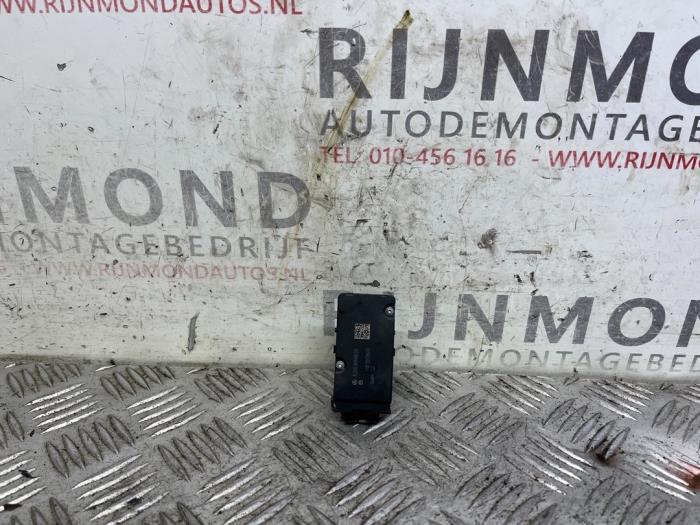 Gebrauchte Handbremse Schalter Mercedes C (W205) C-200 2.0 CGI 16V Preis € 24,20 Mit Mehrwertsteuer angeboten von Autodemontage Rijnmond BV