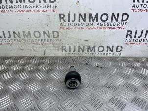 Used Gear stick knob Mercedes C (W205) C-200 2.0 CGI 16V Price € 36,30 Inclusive VAT offered by Autodemontage Rijnmond BV