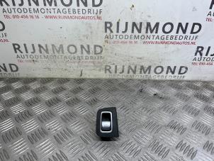 Used Electric window switch Mercedes C (W205) C-200 2.0 CGI 16V Price € 24,20 Inclusive VAT offered by Autodemontage Rijnmond BV