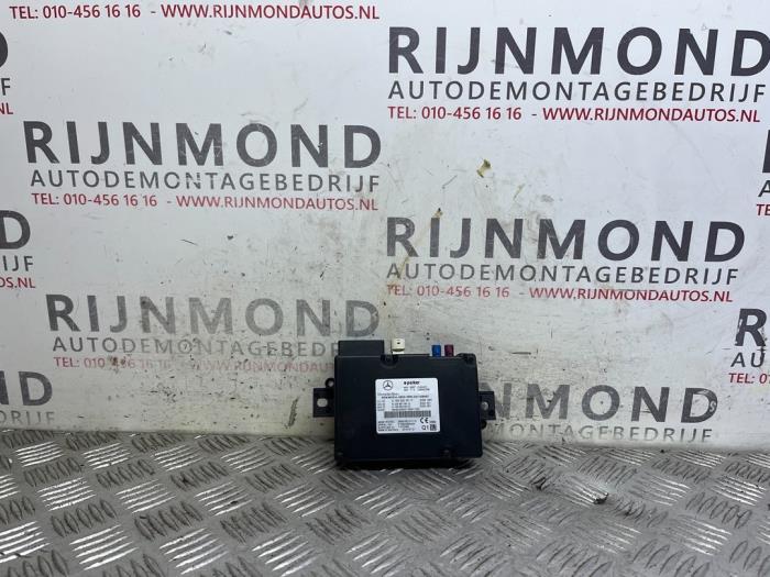 Begagnade Telefonmodul Mercedes C (W205) C-200 2.0 CGI 16V Pris € 84,70 Inklusive moms erbjuds av Autodemontage Rijnmond BV