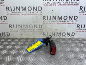 Used Rear seatbelt buckle, right Mercedes C (W205) C-200 2.0 CGI 16V Price € 30,25 Inclusive VAT offered by Autodemontage Rijnmond BV