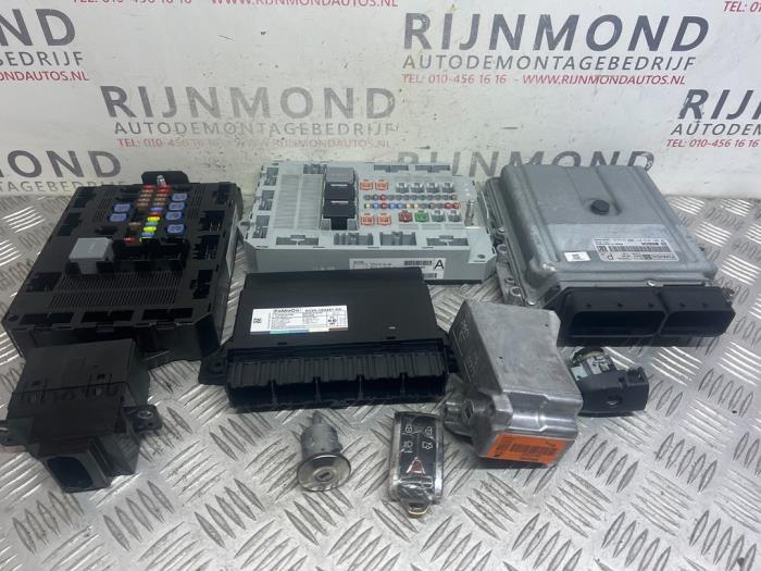Used Ignition lock + computer Jaguar XF (CC9) 3.0 D V6 24V Price on request offered by Autodemontage Rijnmond BV
