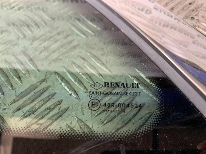 Usados Ventanilla triangular izquierda detrás Renault Kadjar (RFEH) 1.2 Energy TCE 130 Precio € 60,50 IVA incluido ofrecido por Autodemontage Rijnmond BV
