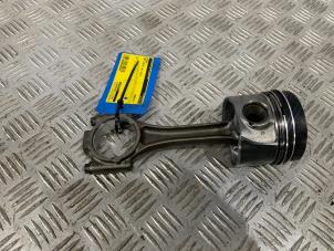Piston d'un Seat Ibiza ST (6J8) 1.2 TDI Ecomotive 2010