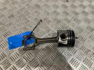 Piston d'un Seat Ibiza ST (6J8) 1.2 TDI Ecomotive 2010