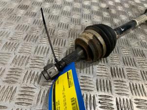 Used Front drive shaft, left Peugeot 208 I (CA/CC/CK/CL) 1.2 Vti 12V PureTech 82 Price € 36,30 Inclusive VAT offered by Autodemontage Rijnmond BV