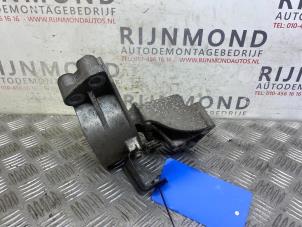 Engine mount from a Opel Combo 1.3 CDTI 16V ecoFlex 2014