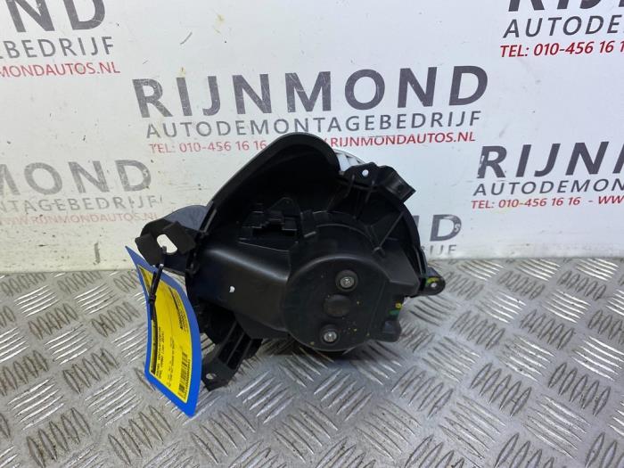 Heating and ventilation fan motor from a Opel Combo 1.3 CDTI 16V ecoFlex 2014