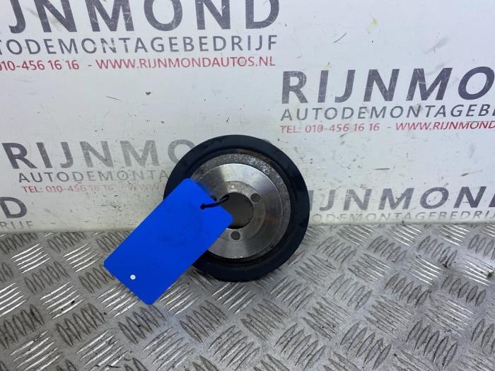 Crankshaft pulley from a Peugeot 208 I (CA/CC/CK/CL) 1.0 Vti 12V PureTech 2014