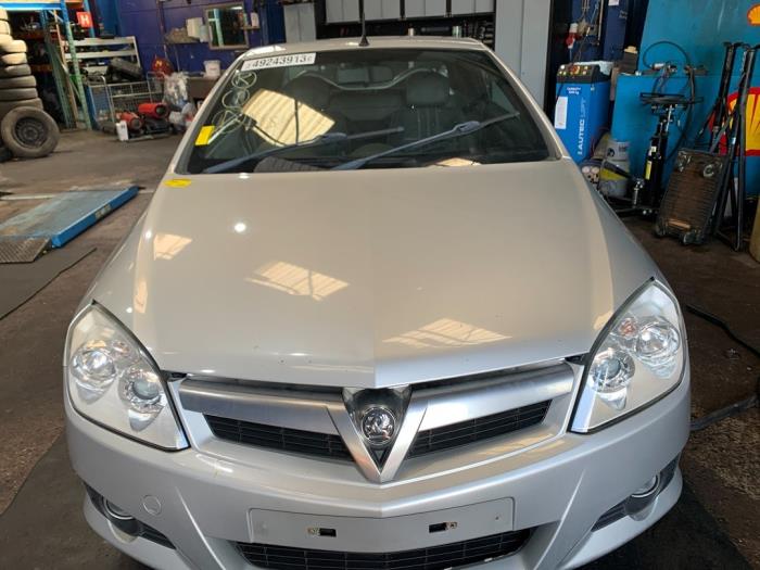 Używane Maska Opel Tigra Twin Top 1.4 16V Cena € 90,75 Z VAT oferowane przez Autodemontage Rijnmond BV