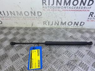 Used Bonnet gas strut, left Dacia Dokker Express (8S) 1.5 dCi 90 Price on request offered by Autodemontage Rijnmond BV