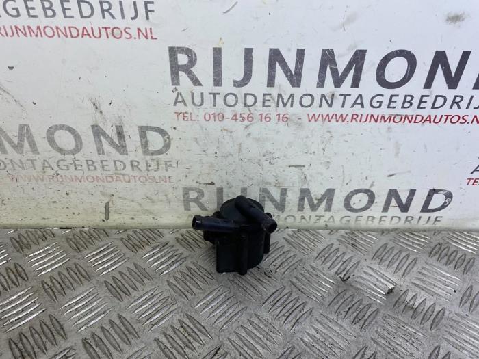Begagnade Extra vattenpump Citroen DS3 Cabrio (SB) 1.6 16V VTS THP Pris på förfrågan erbjuds av Autodemontage Rijnmond BV