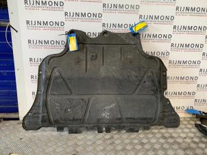 Usagé Plaque de protection moteur Audi Q2 Prix € 40,00 Règlement à la marge proposé par Autodemontage Rijnmond BV