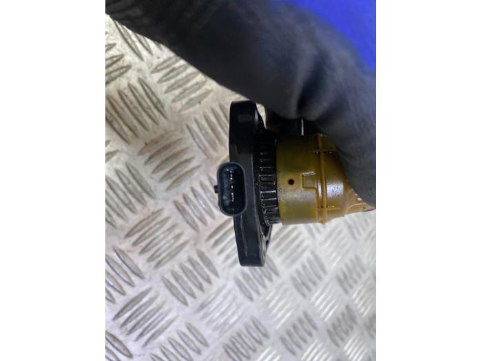 Oil level sensor from a Audi A3 Sportback (8YA) 2.0 35 TDI 16V 2020