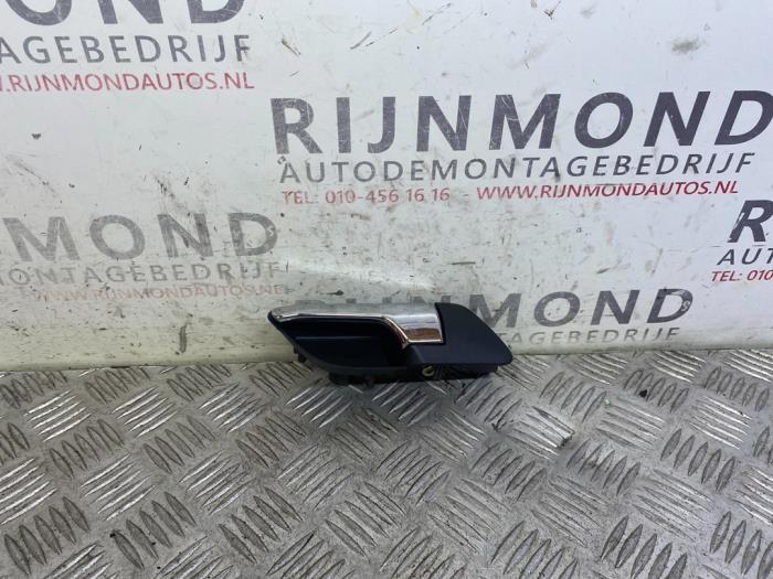 Begagnade Dörrhandtag, 2-dörrars, vänster Opel Tigra Twin Top 1.4 16V Pris på förfrågan erbjuds av Autodemontage Rijnmond BV