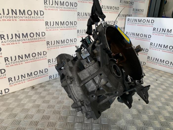 Gearbox from a Hyundai iX35 (LM) 1.7 CRDi 16V 2012