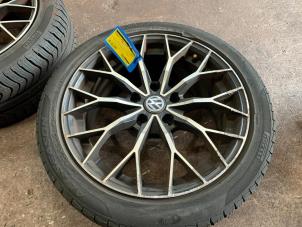 Used Set of wheels + tyres Volkswagen Passat (3C2) 2.0 FSI 16V Price € 350,00 Margin scheme offered by Autodemontage Rijnmond BV