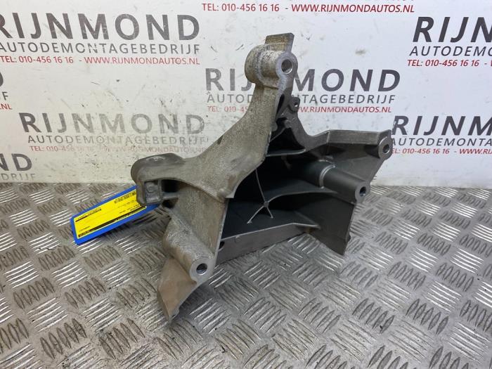 Engine mount from a Volkswagen Polo VI (AW1) 1.0 TSI 12V 2019
