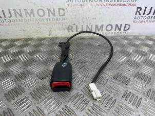 Used Front seatbelt buckle, right Hyundai iX35 (LM) 1.7 CRDi 16V Price on request offered by Autodemontage Rijnmond BV