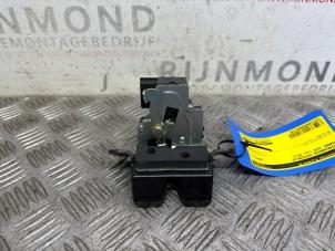 Used Tailgate lock mechanism Hyundai iX35 (LM) 1.7 CRDi 16V Price € 48,40 Inclusive VAT offered by Autodemontage Rijnmond BV
