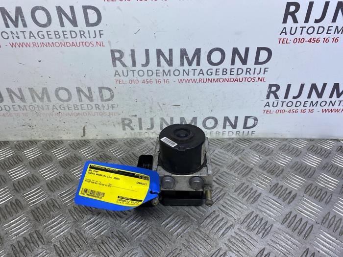 thumbnail image 2 of Front Right ABS Speed Sensor For Suzuki Wagon R+ (2000-2005) & Ignis MK2 (RM413) 2 of 6