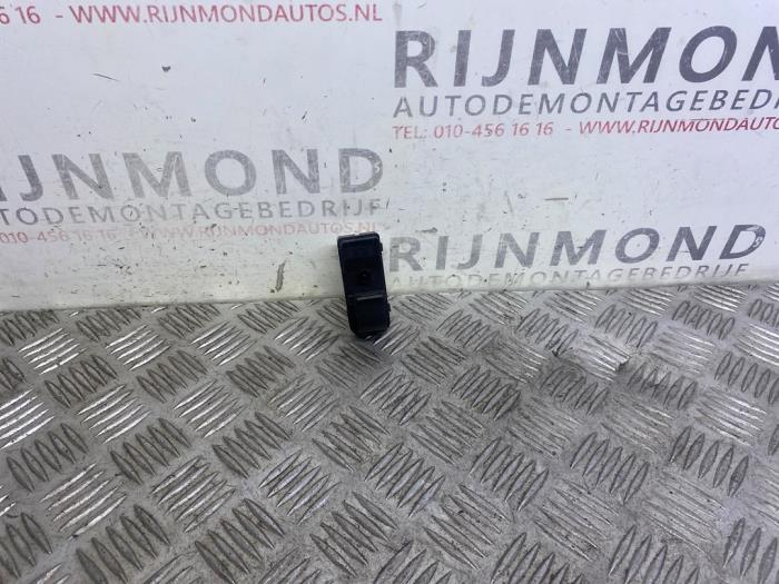 Usados Interruptor de ventanilla eléctrica Mazda 3 (BM/BN) 2.2 SkyActiv-D 150 16V Precio de solicitud ofrecido por Autodemontage Rijnmond BV
