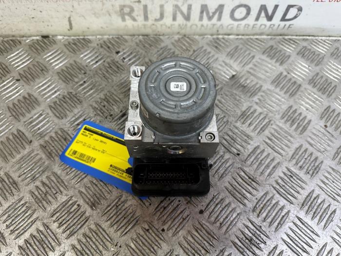 Usagé Bloc ABS Mazda 3 (BM/BN) 2.2 SkyActiv-D 150 16V Prix € 145,20 Prix TTC proposé par Autodemontage Rijnmond BV