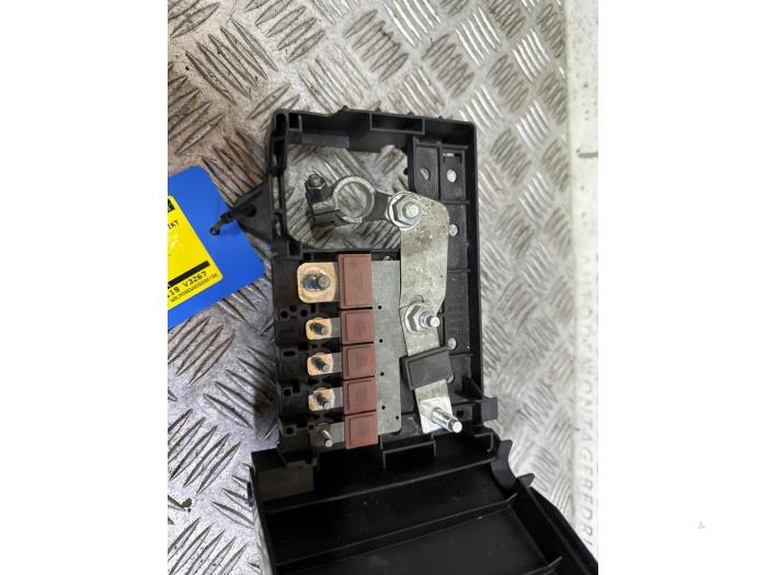 Boîte à fusibles Opel Astra J 1.7 CDTi 16V 110 - 365927271 GM