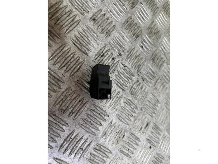 Electric window switch from a Seat Alhambra (7V8/9) 1.9 TDi 4 Motion 115 2002