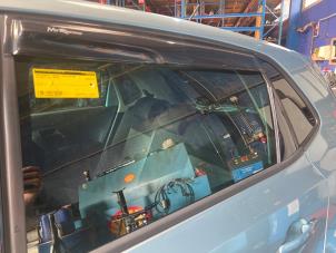 Używane Szyba drzwi lewych tylnych wersja 4-drzwiowa Volkswagen Polo V (6R) 1.2 TDI 12V BlueMotion Cena € 45,00 Procedura marży oferowane przez Autodemontage Rijnmond BV