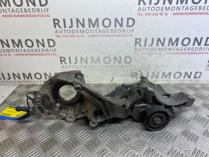 Usagé Support dynamo haut Volkswagen Polo V (6R) 1.2 TDI 12V BlueMotion Prix € 40,00 Règlement à la marge proposé par Autodemontage Rijnmond BV